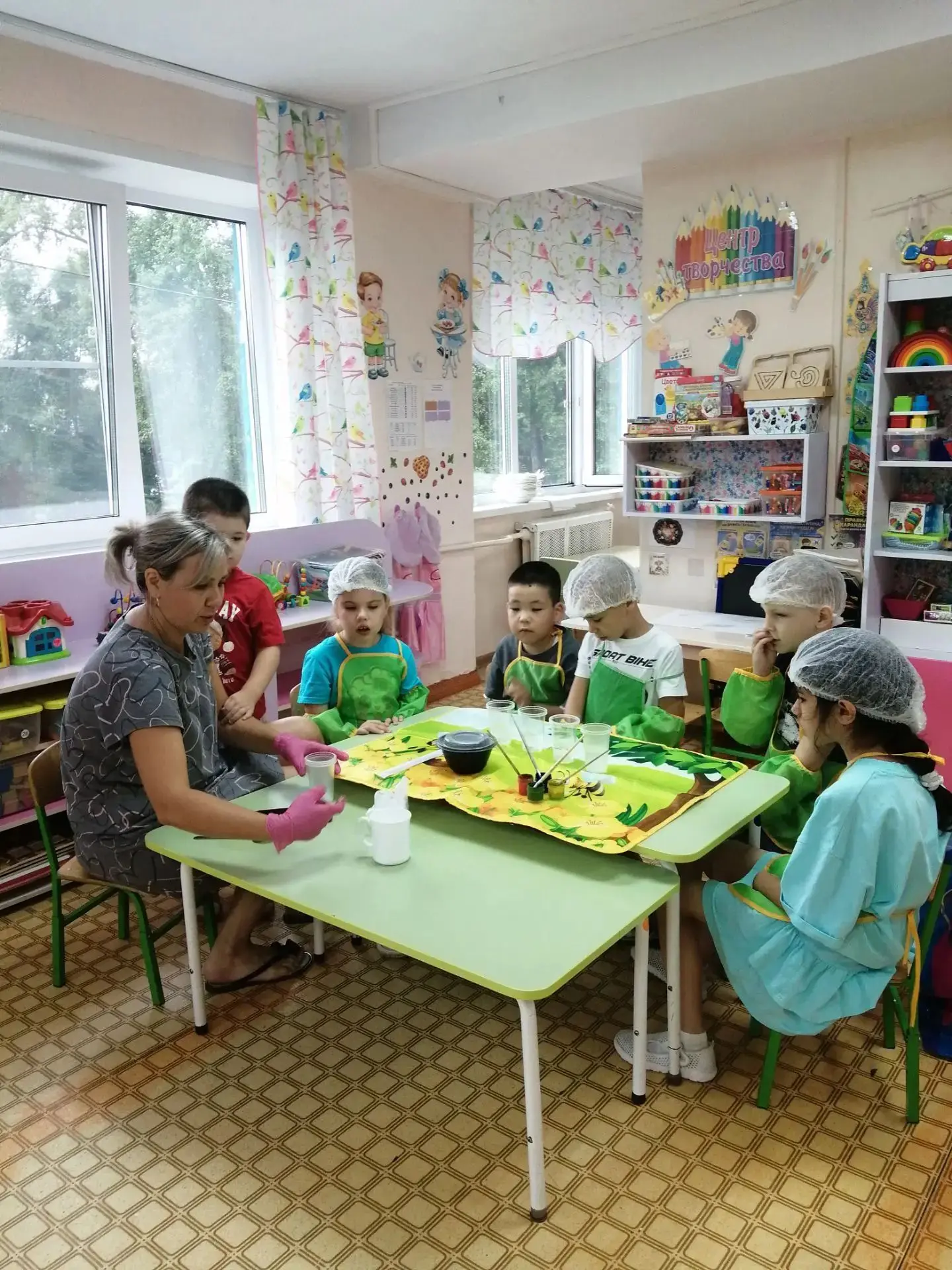 🎉 Волшебство в стакане: в группе «Антошка» прошёл опыт «Цветная водичка»! 🌈

Сегодня наши юные исс