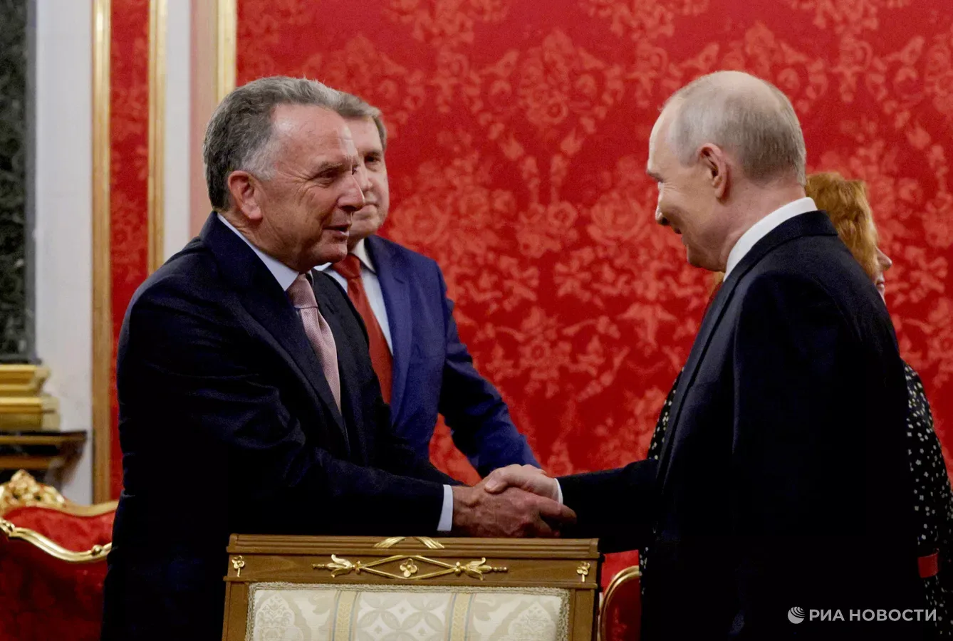Переговоры Путина с Уиткоффом и Кушнером длятся уже более двух часов.