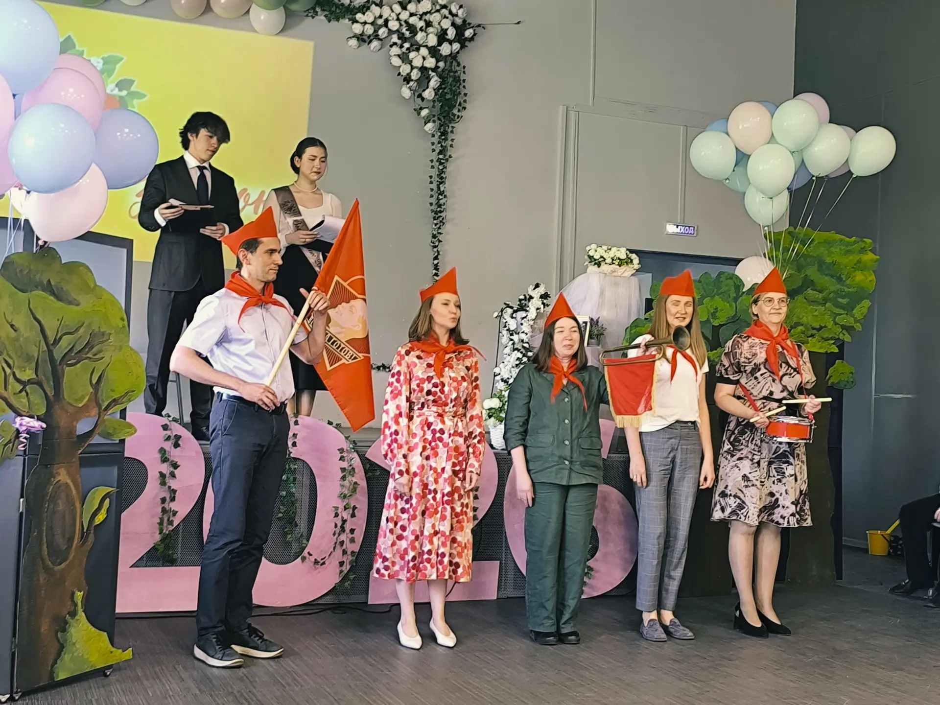 #ПоследнийЗвонок2026 | Время прощаться со школой 🎓  Вчера в 3 корпусе нашей школы прозвенел Последни