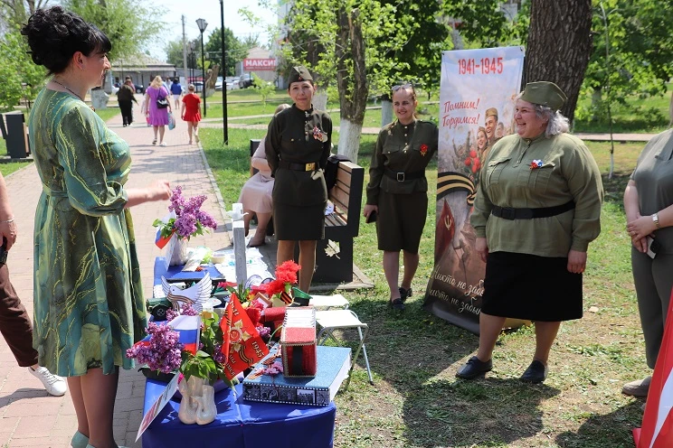 9 мая в парке имени Нечаева станицы Тацинской, детский сад "Колобок" принял участие в  ...