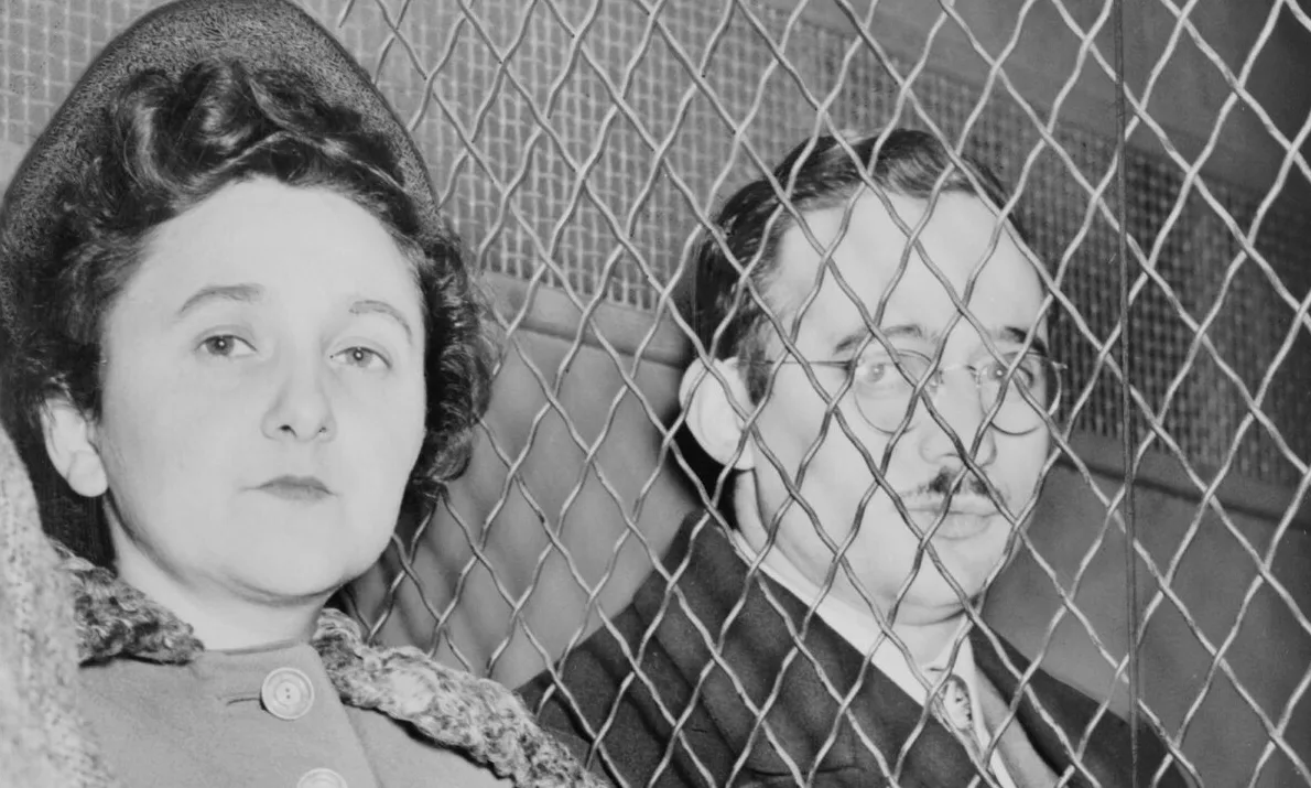 19 июня 1953 года в США были казнены Юлиус и Этель Розенберг — американские коммунисты, обвинённые в