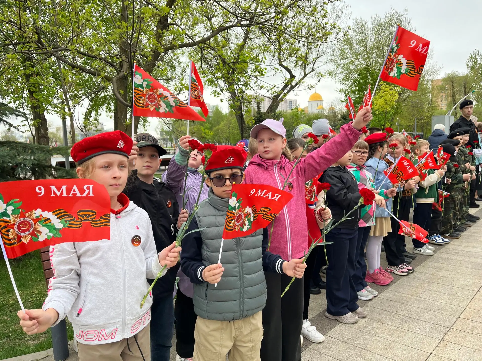 🎖️Помним. Гордимся. Чтим!  Ученики 2 класса и юнармейцы нашей школы приняли участие в памятном митин