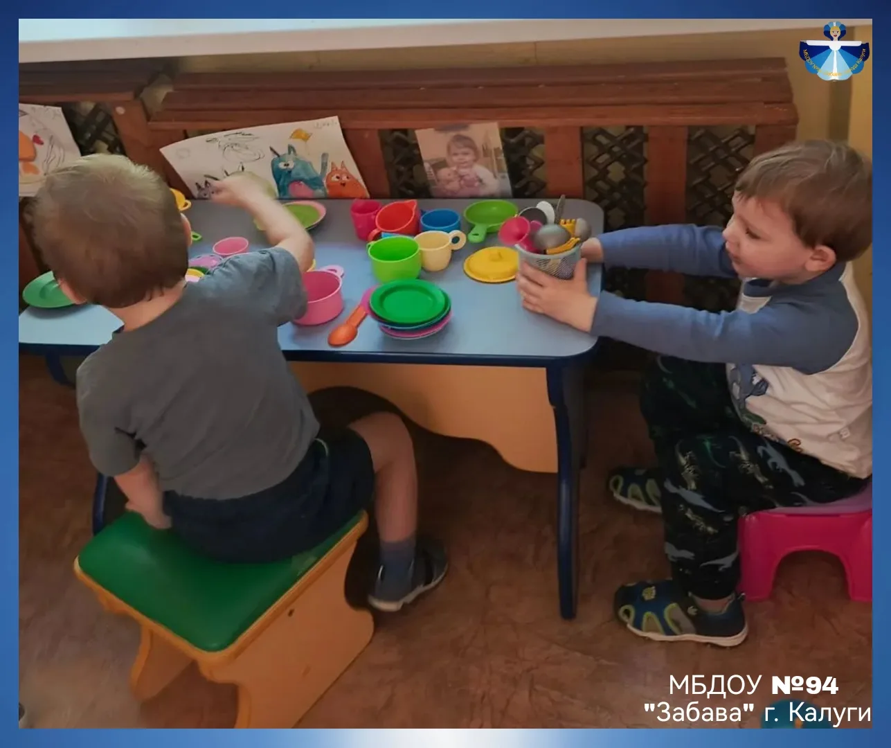 📸 ВЕСЕЛЫЕ БУДНИ👧👦

Детки в садике живут,
Здесь играют 🤾‍♀️и поют,🎹
Здесь друзей себе находят,👫