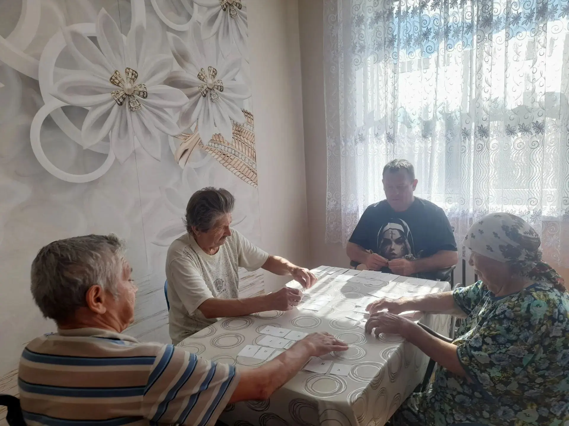 В Алексеевском доме-интарнате для престарелых и инвалидов прошло мероприятие "Игры с бу...