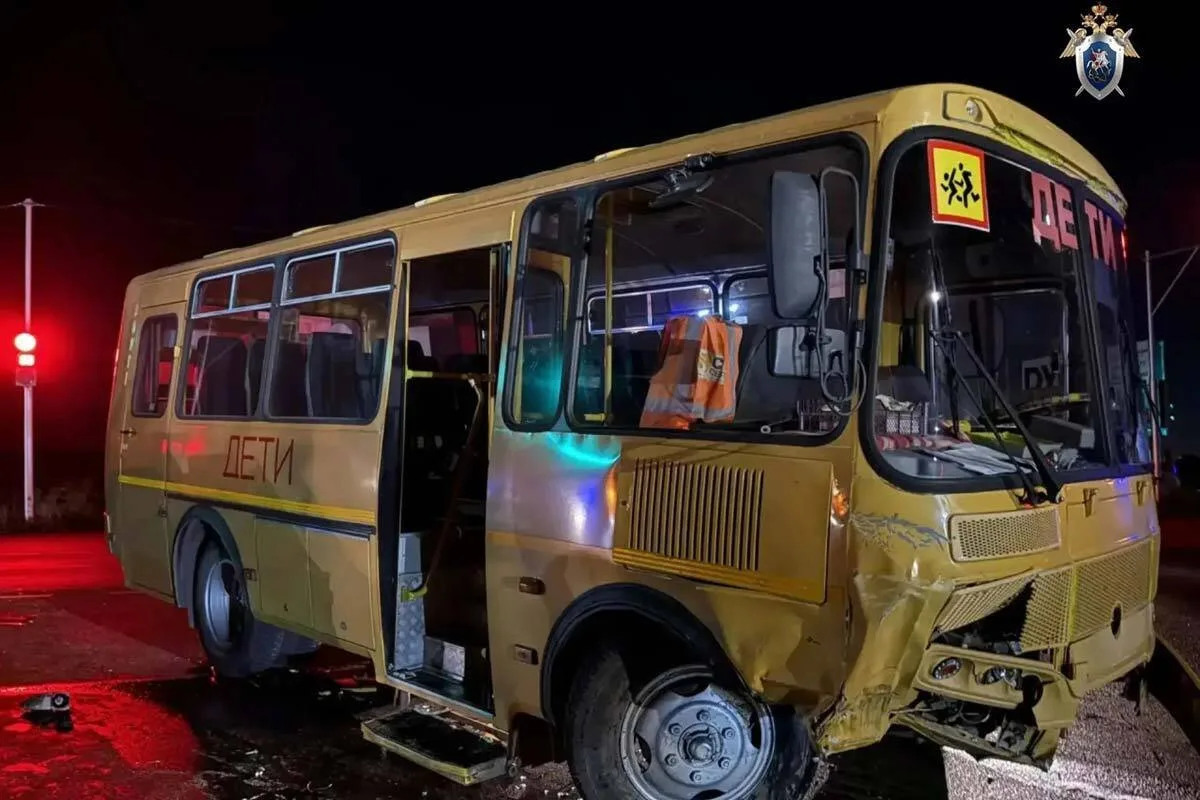 Возбуждено дело после столкновения школьного автобуса и легкового автомобиля в Уфимском...