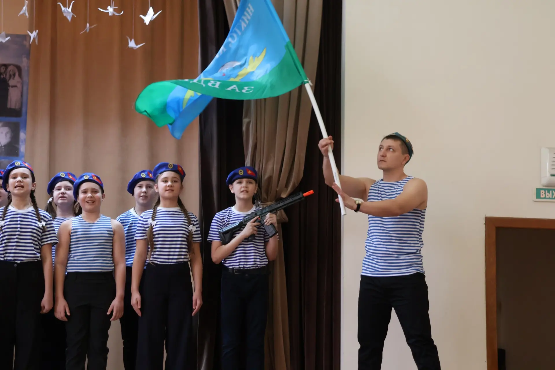 🎤 В нашей школе прошёл фестиваль инсценированной военно-патриотической песни для учащихся 2–7 классо