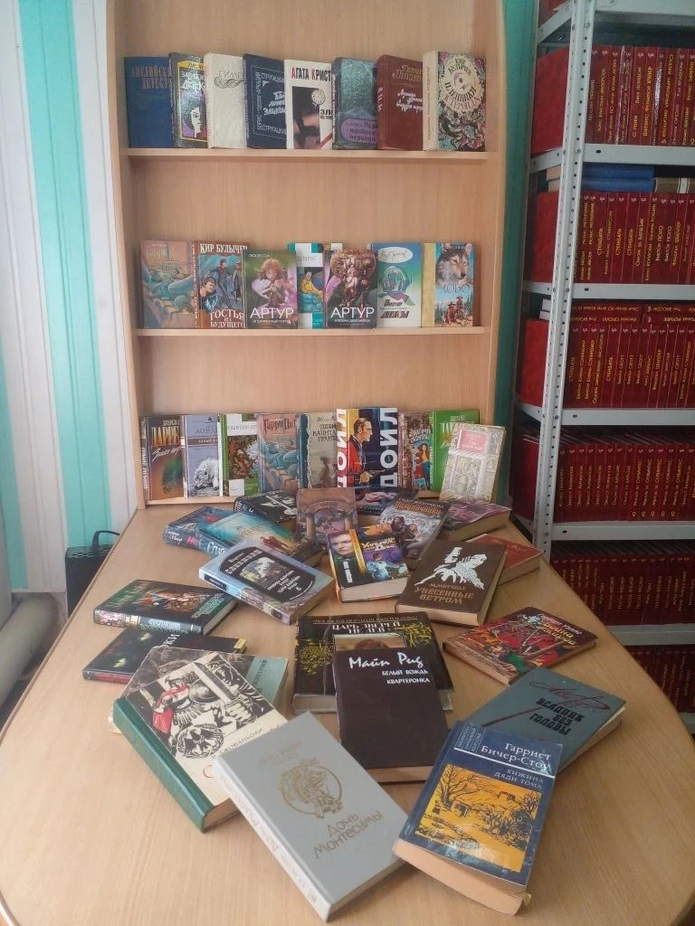 В рамках проведения Всероссийской Недели детской книги, книжная выставка «Захватывающий мир приключе