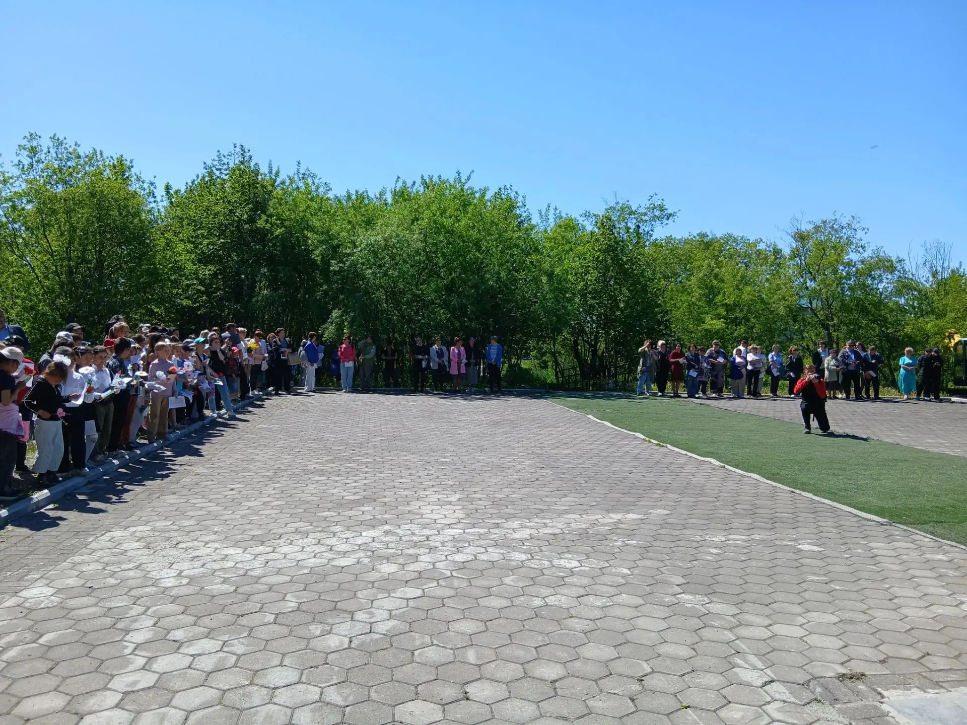 Сегодня, 22 июня, в День памяти и скорби, наши дети приняли участие во Всероссийской акции «Минута м