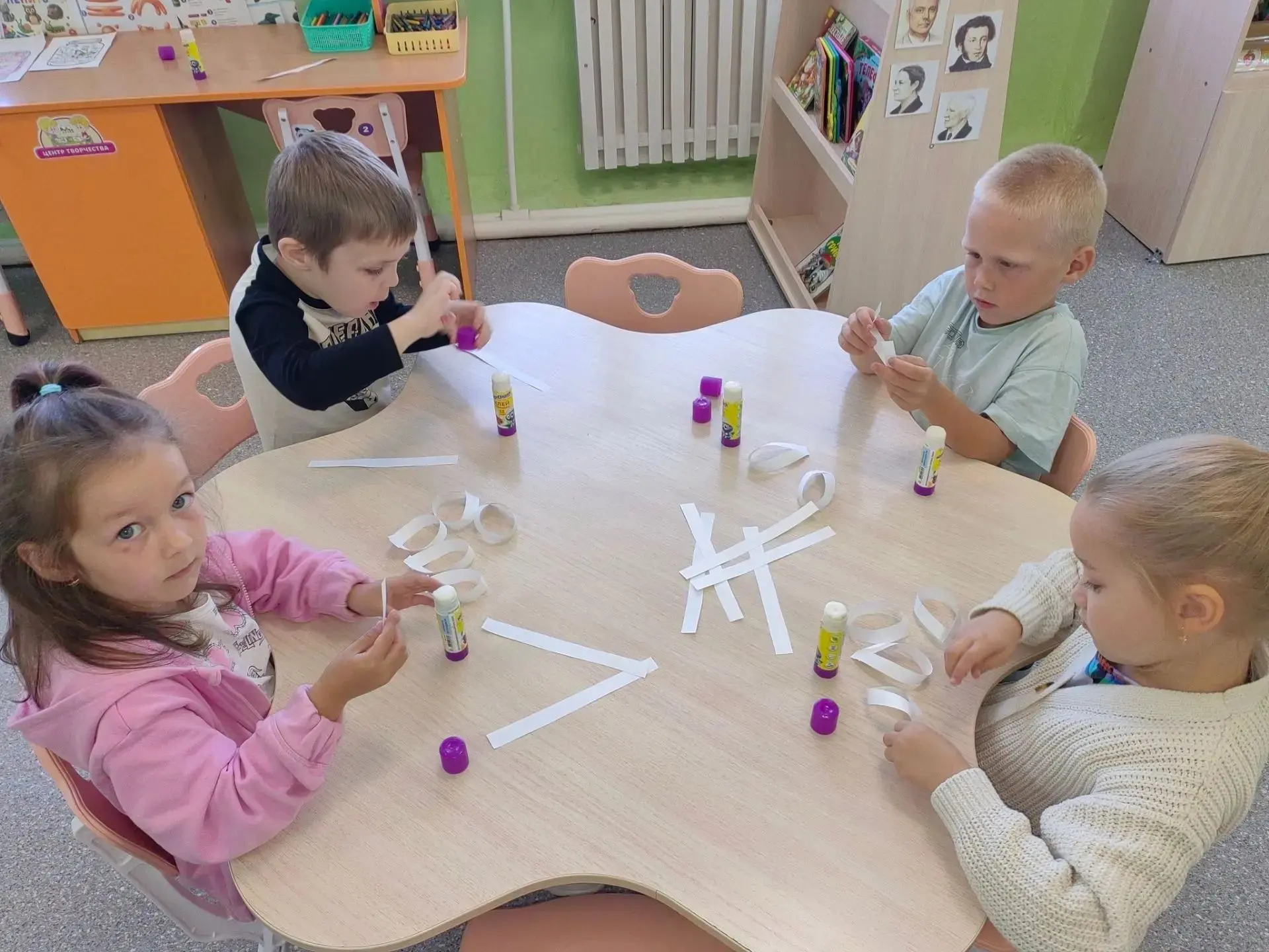 💮 «Белый цветок» - нежный символ большой надежды! Воспитанники группы «Бусинки» стали ...