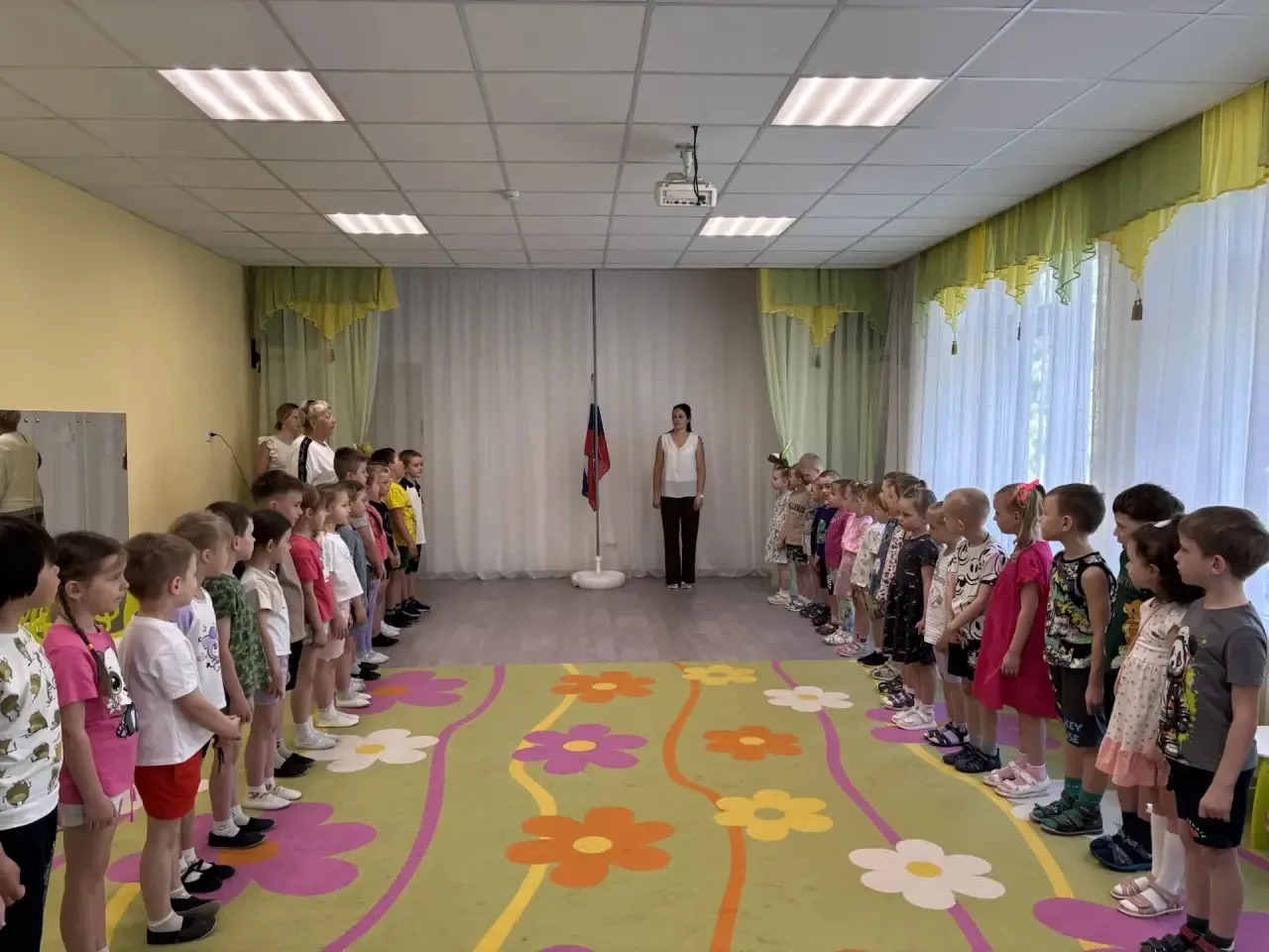 🇷🇺ТОРЖЕСТВЕННАЯ ЦЕРЕМОНИЯ ПОДНЯТИЯ ФЛАГА РОССИИ