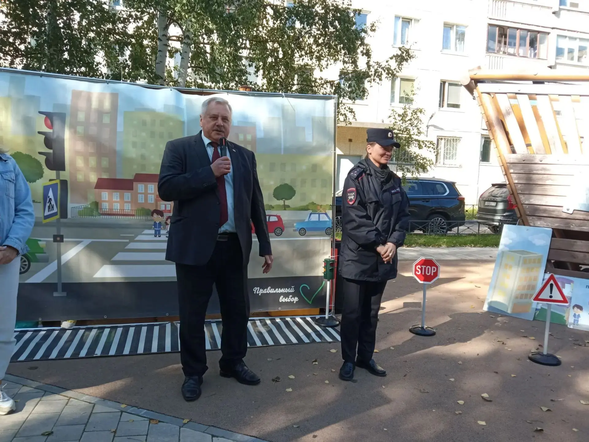 7 сентября в сквере около Александринской гимназии по инициативе Главы муниципального о...