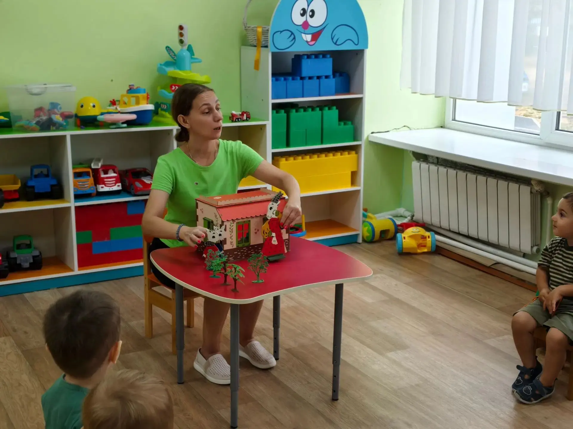 В рамках реализации ЛОК у наших малышей первой группы проходит неделя "Театра, искусства и творчеств