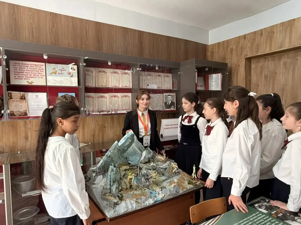 ❤️‍🩹Память рядом  🏛️ 18 мая, в День музеев, советник директора по воспитанию лицея №1 г. Усть-Джегут