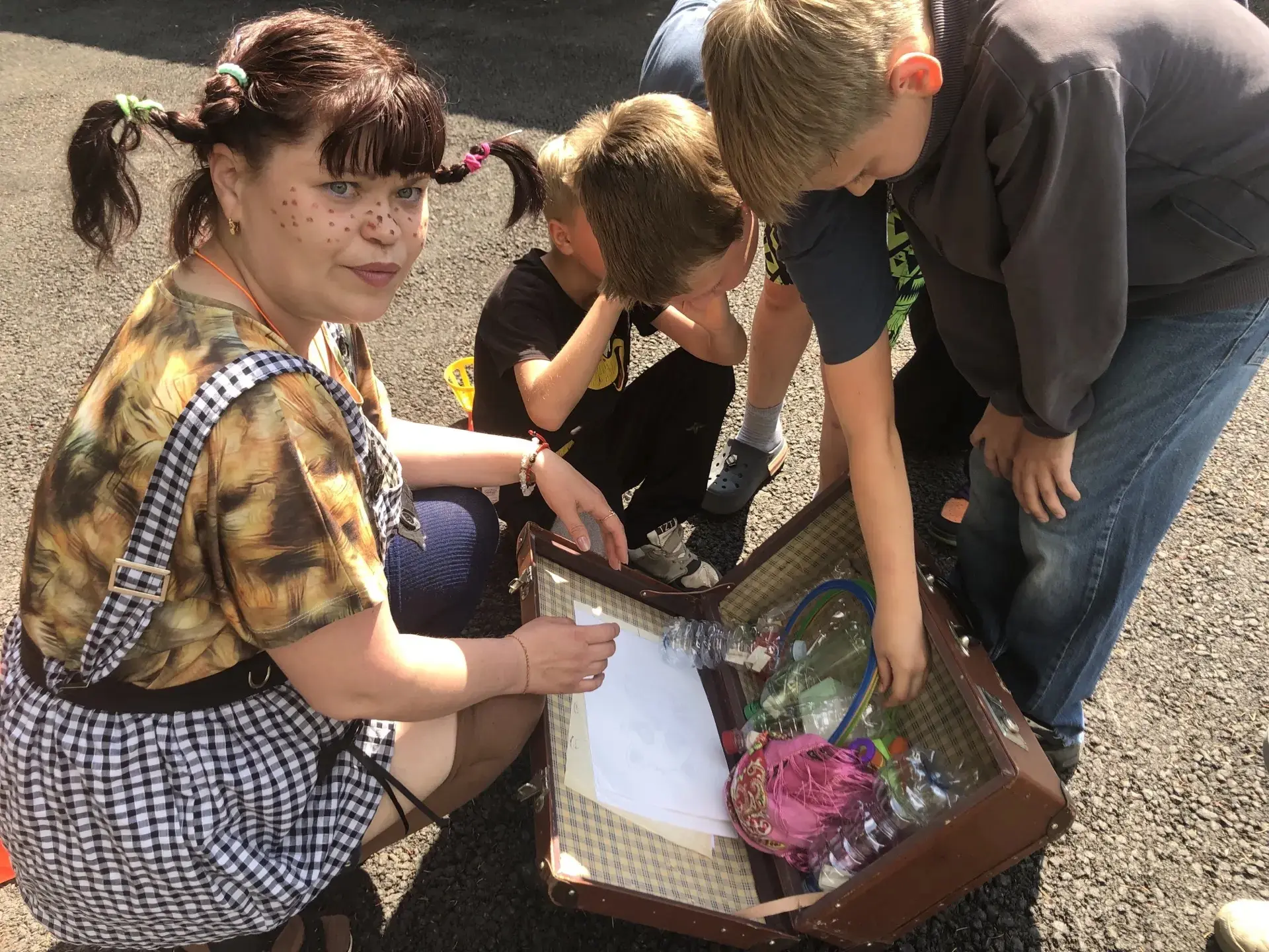 🌈ДЕТСТВО - МИР ЧУДЕС🌈

Сегодня на площадке возле Большедворского КЦ прошла игровая программа «Детс