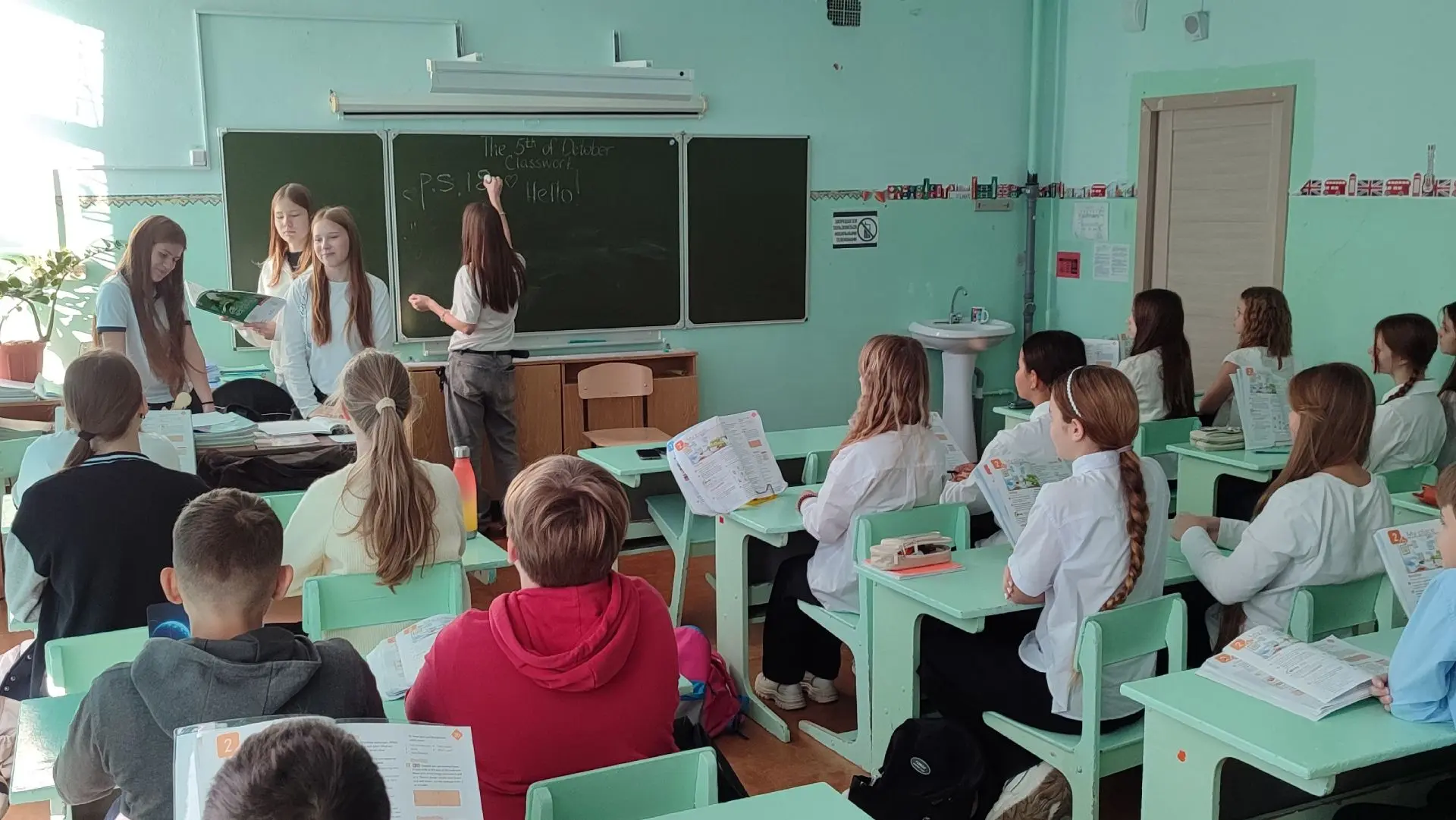 🍁5 октября в нашей школе прошёл день Самоуправления, приуроченный ко Дню учителя. В эт...