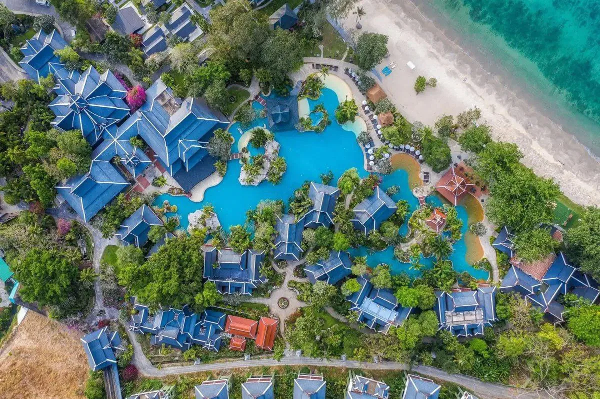 🏝️Thavorn Beach Village & Spa — это не просто место ночлега, а целая атмосфера, котора...