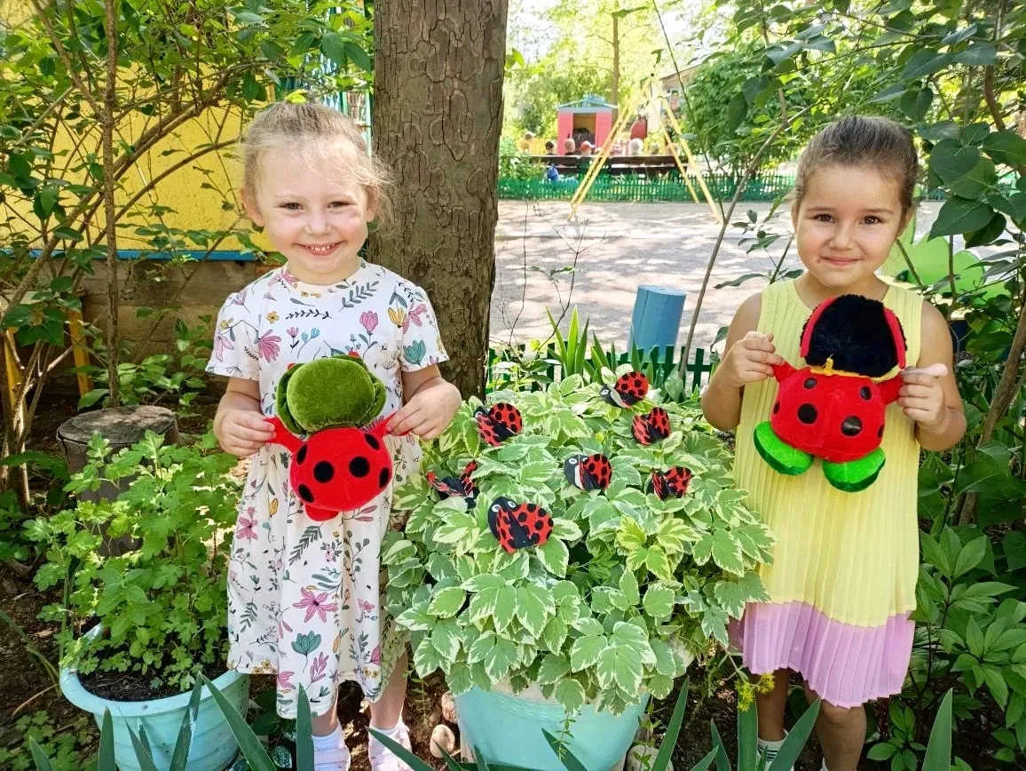 🐞☀️Лето, божьи коровки и удача!

Ребята из группы «Радуга» вместе с воспитателем Екатериной Викторо