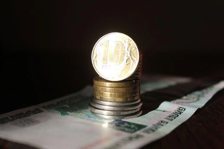 Омским учителям поднимут зарплату с 1 сентября