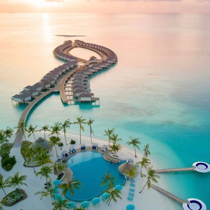 🩵Мальдивы для тех, кто хочет больше, чем просто отдых

Kandima Maldives 5* — стильный курорт среди 