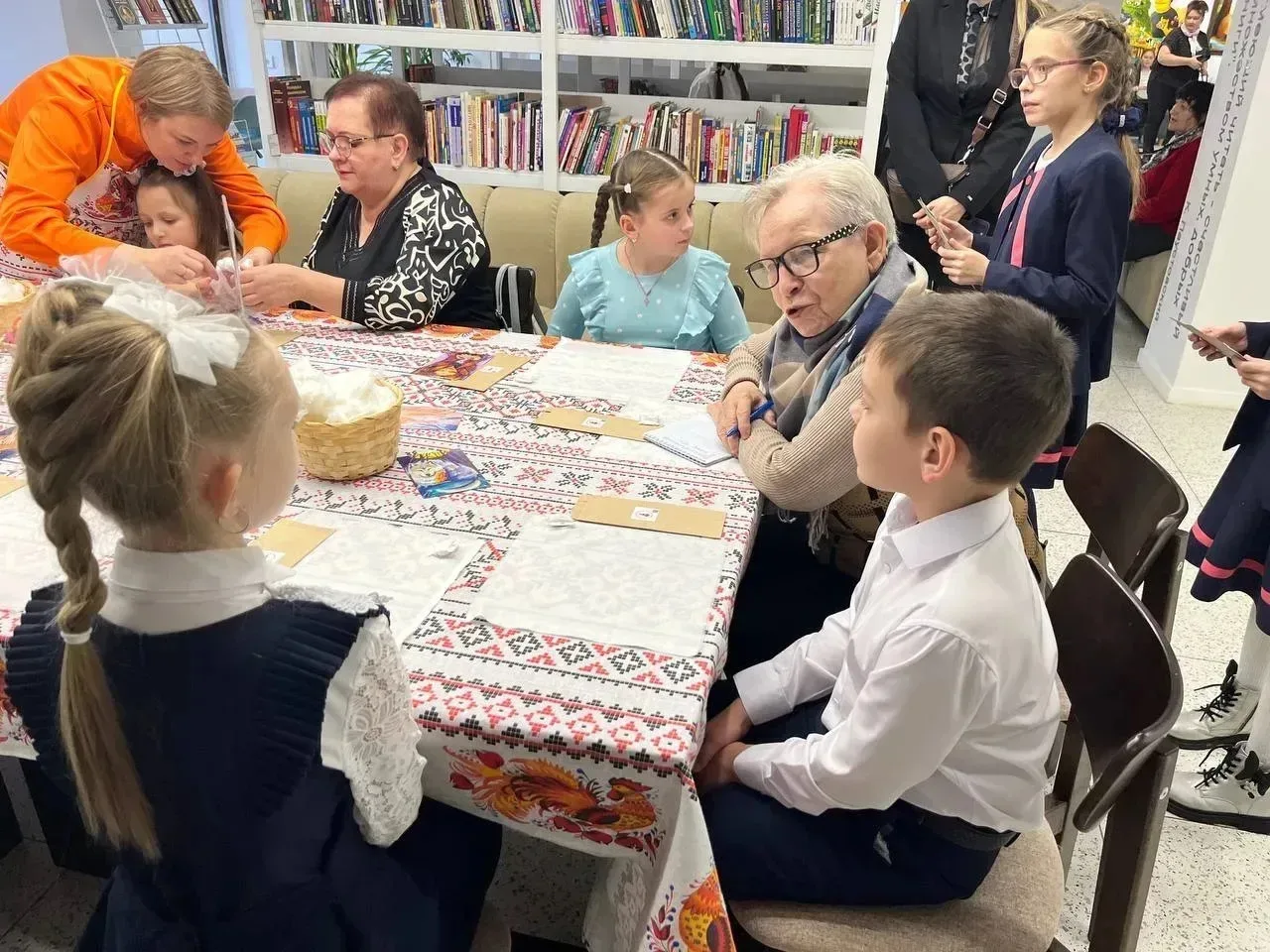 💥Во 2 "Е" классе двое учеников  приняли участие в городском конкурсе "Моя любимая бабушка".  Гатиято