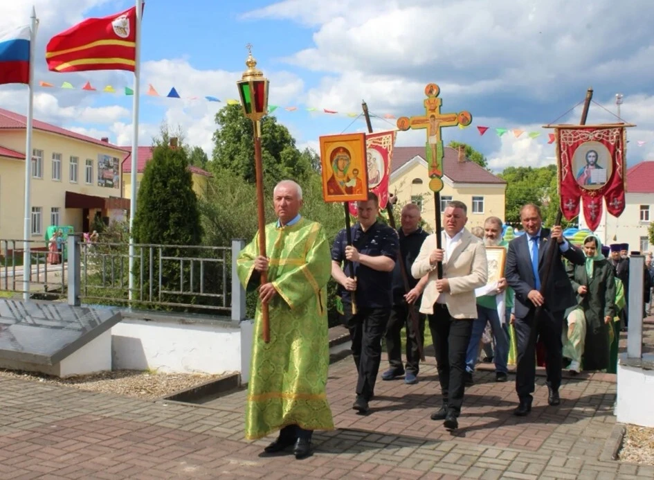 🙏 После Божественной литургии в храме Святого Духа в Духовщине состоялся крестный ход....