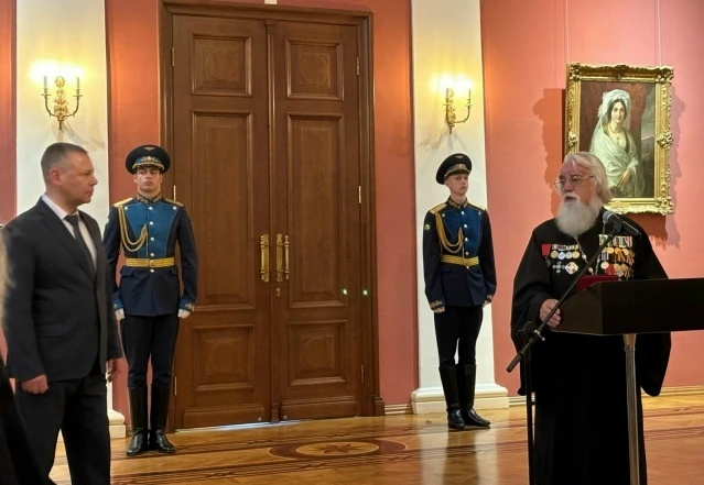 Дорогие друзья, на вручении мне губернатором госнаграды "Заслуженный учитель РФ" я доло...
