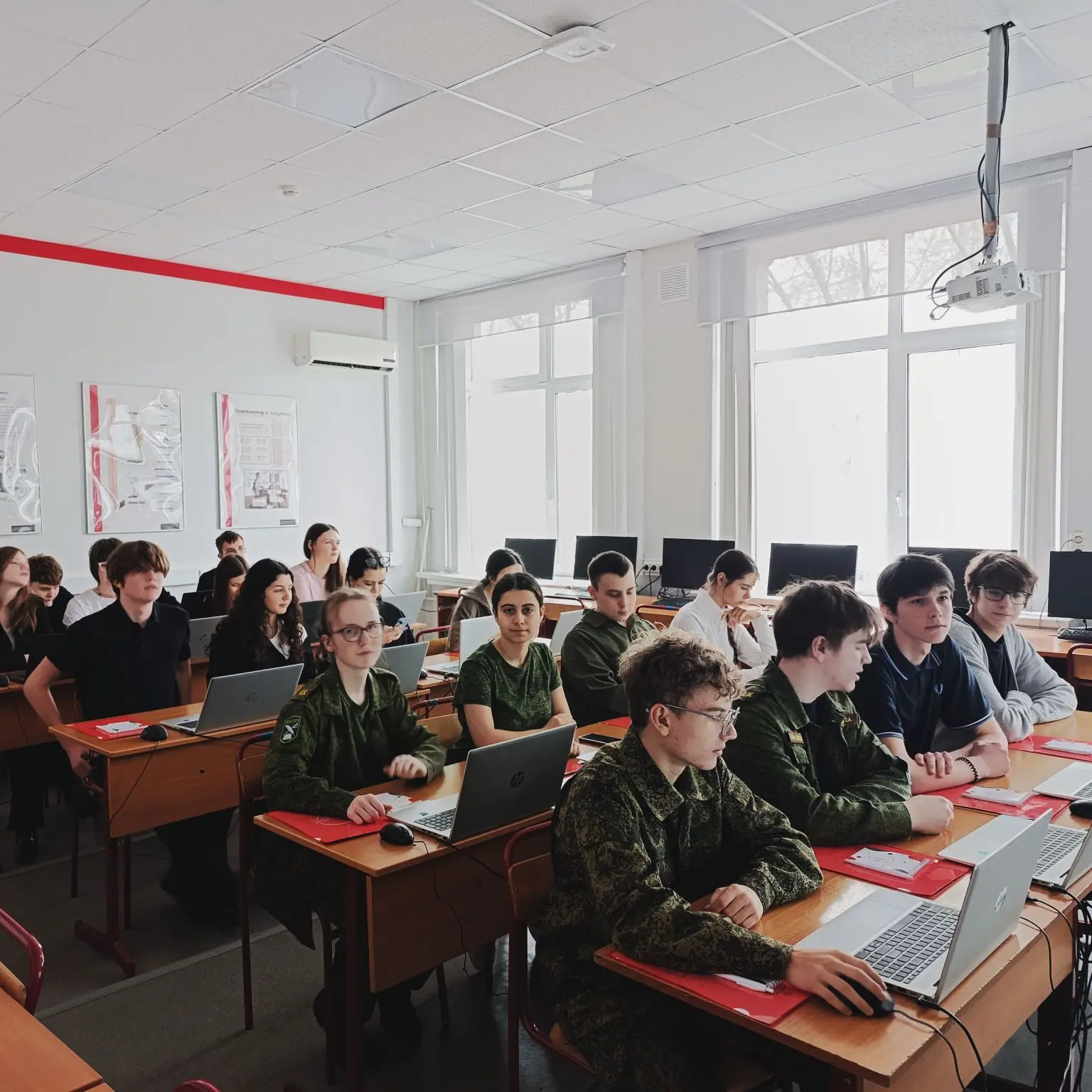 ⚖️ ЮРИСПРУДЕНЦИЯ ИЗНУТРИ  — НЕ В ТЕОРИИ, А В ПРАКТИКЕ!  📌 Ученики 9 классов нашей школы побывали на 
