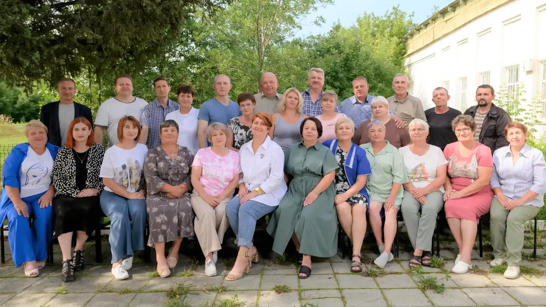 🇷🇺 Коллективная фотография сотрудников структурного подразделения АККПБ им. Эрдмана в...