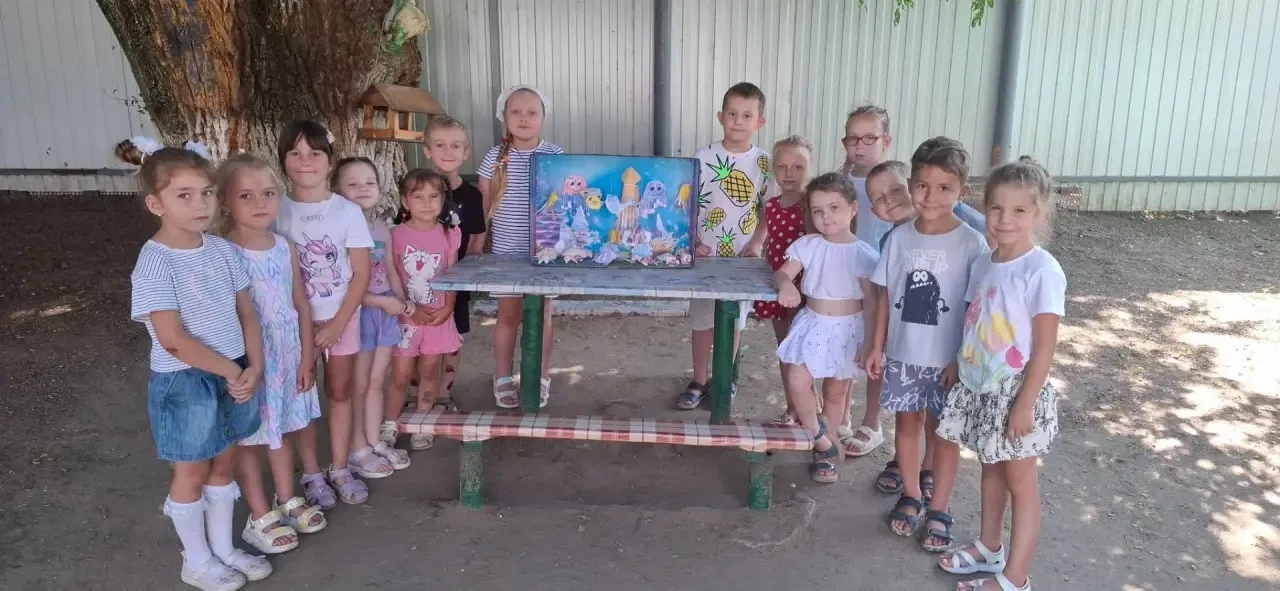 Сегодня наши маленькие мастера из группы "Речевичок" сотворили настоящее чудо – макет "...