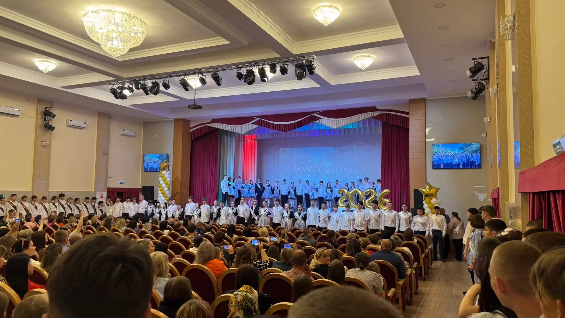 🎓 Последний звонок — 2026: трогательный праздник для выпускников 11-х и 9-х классов!

Сегодня, 26 м
