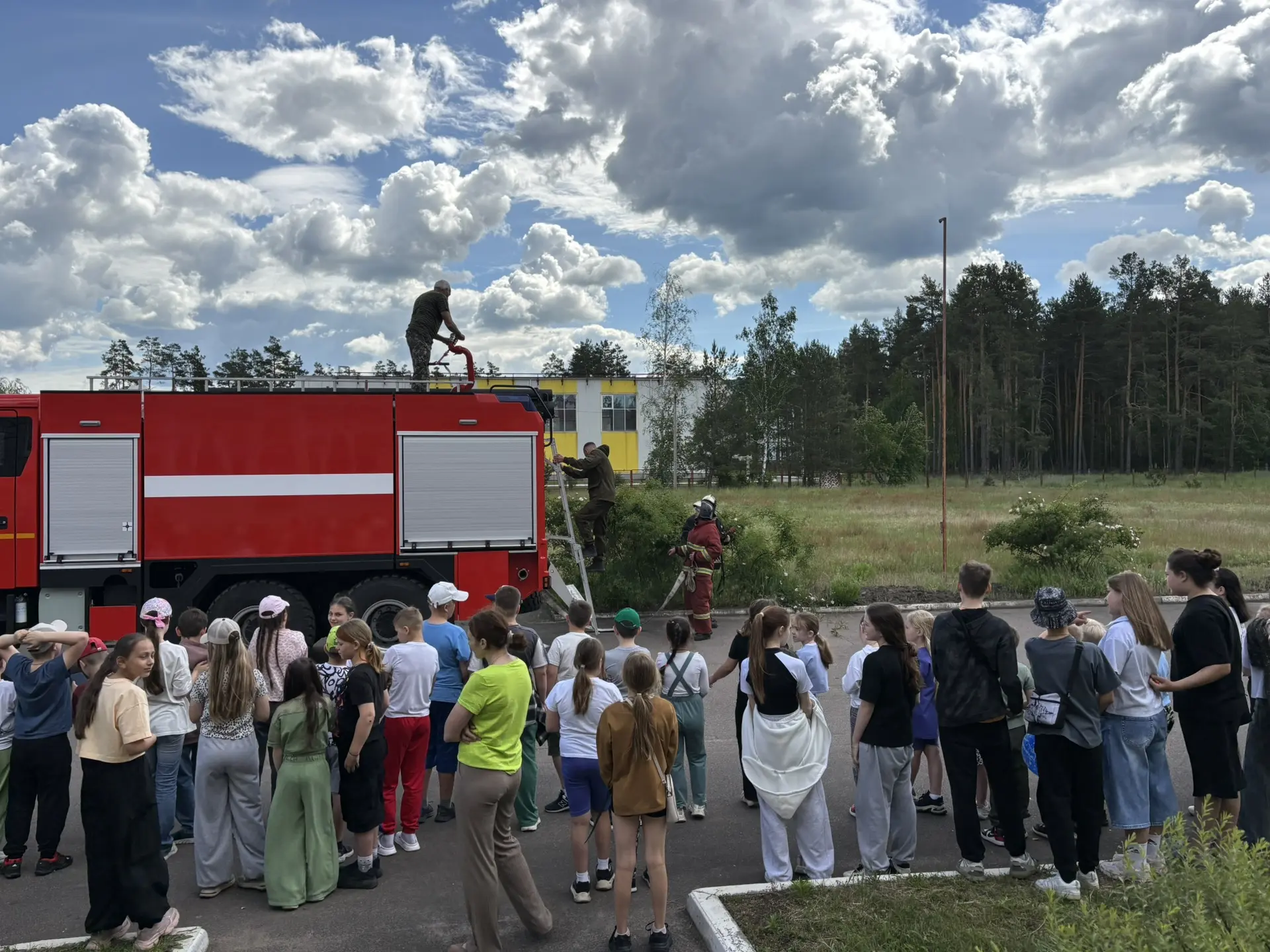 ☀️ День с пожарной машиной в лагере «Солнечный»! ☀️