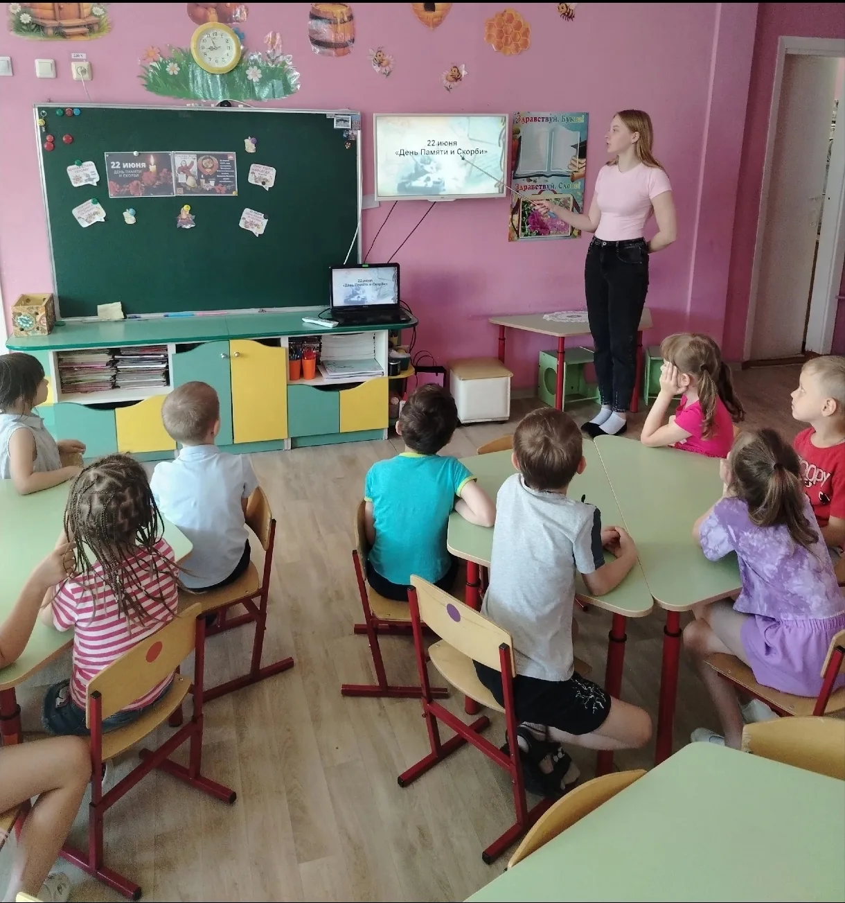 Память, которая живет в сердцах 🕊️

22 июня в старшей группе прошло важное и очень трогательное мер