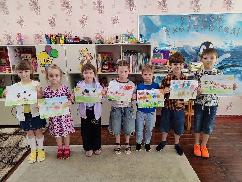 #ГодДошкольногоОбразования


Сегодня наши маленькие художники, из старшей группы "Гномики", отправил