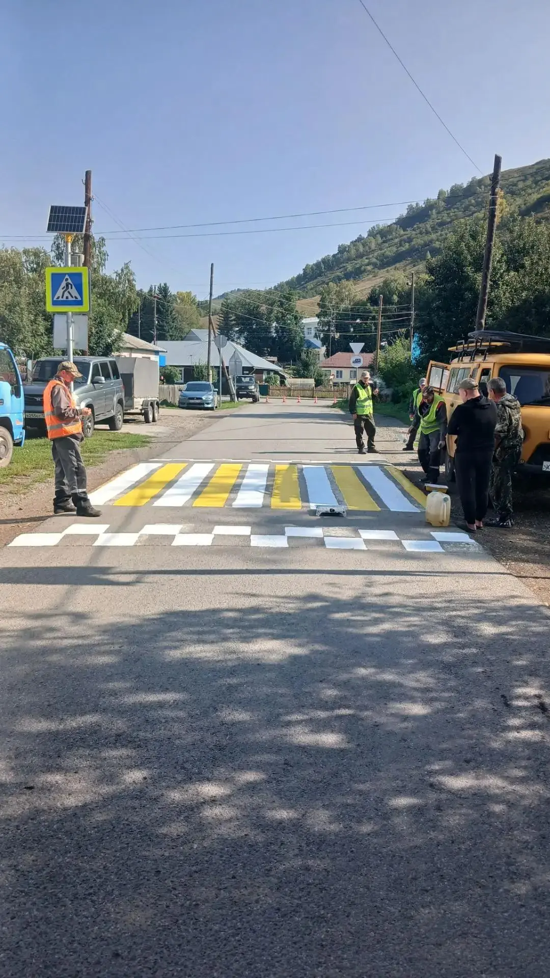 На улице Сосновской в с. Чарышское продолжаются ремонтные дорожные работы! 🚗✨