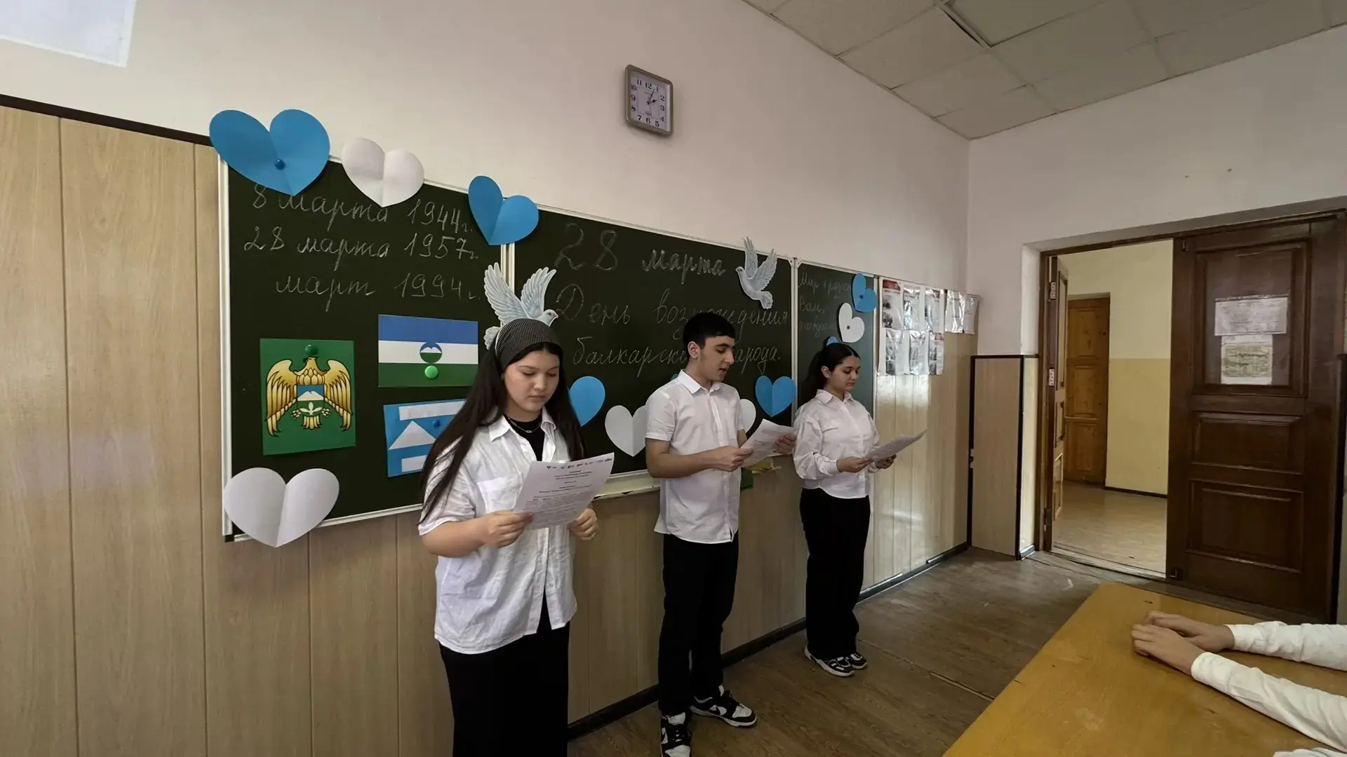 Сегодня в нашей школе прошли классные часы, посвященные Дню возрождения балкарского народа. ❤️  Это 