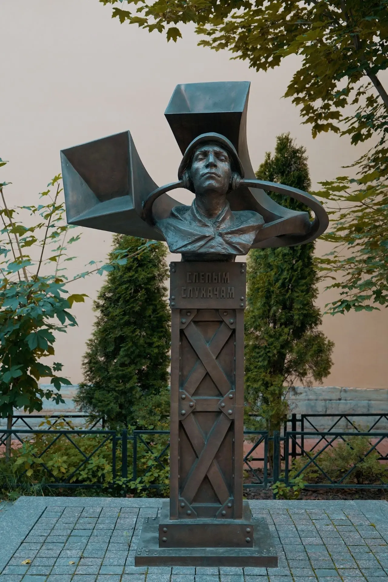 📍Есть на Петроградке маленькая улочка - Стрельнинская. И на этой улочке есть тихий, ма...