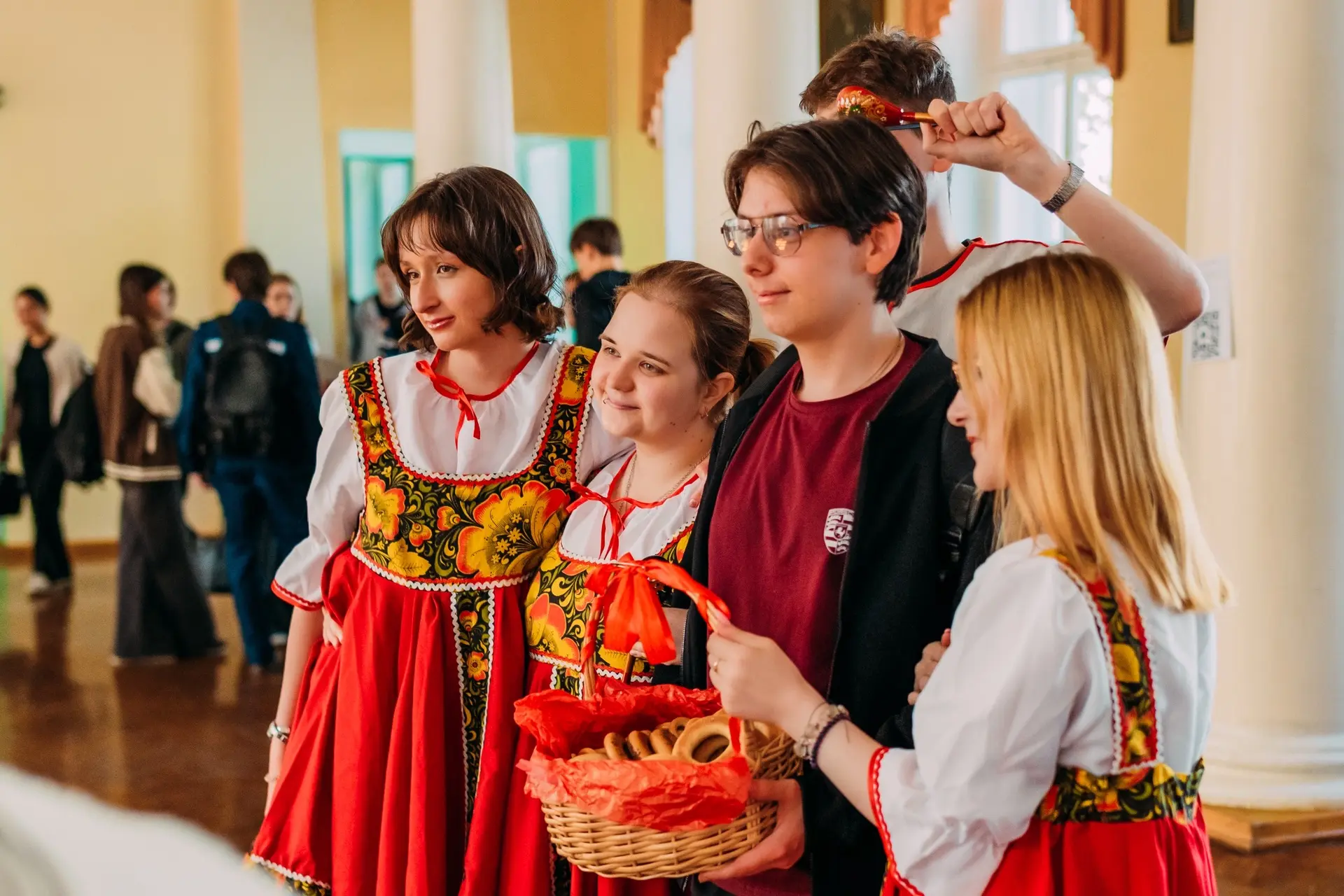 ✨ А вы тоже видели сегодня людей в русских народных костюмах в университете? А это всё неспроста, ве