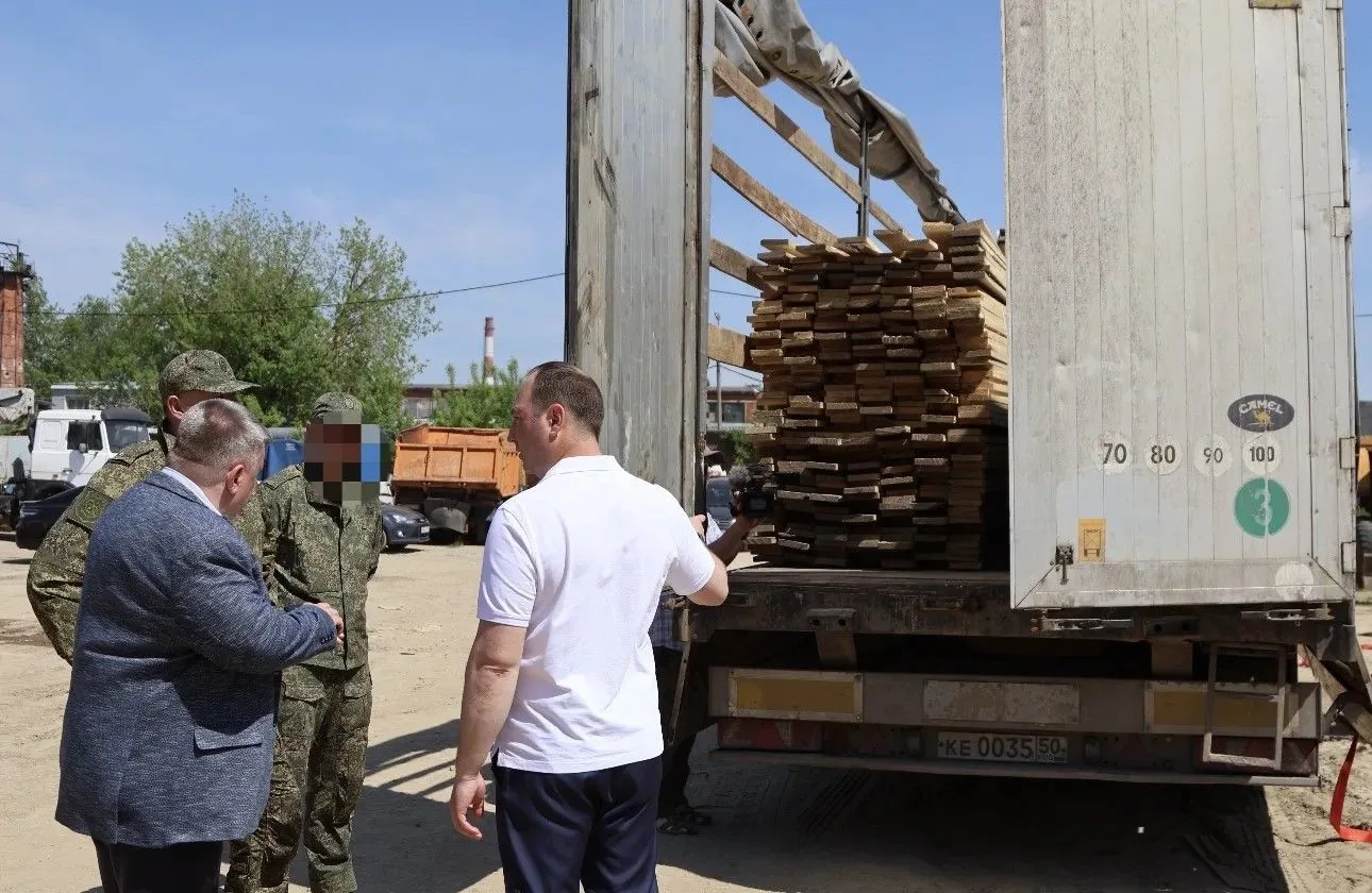 📦 Глава округа Сергей Мужальских передал очередную партию гуманитарной помощи участникам СВО  В горо