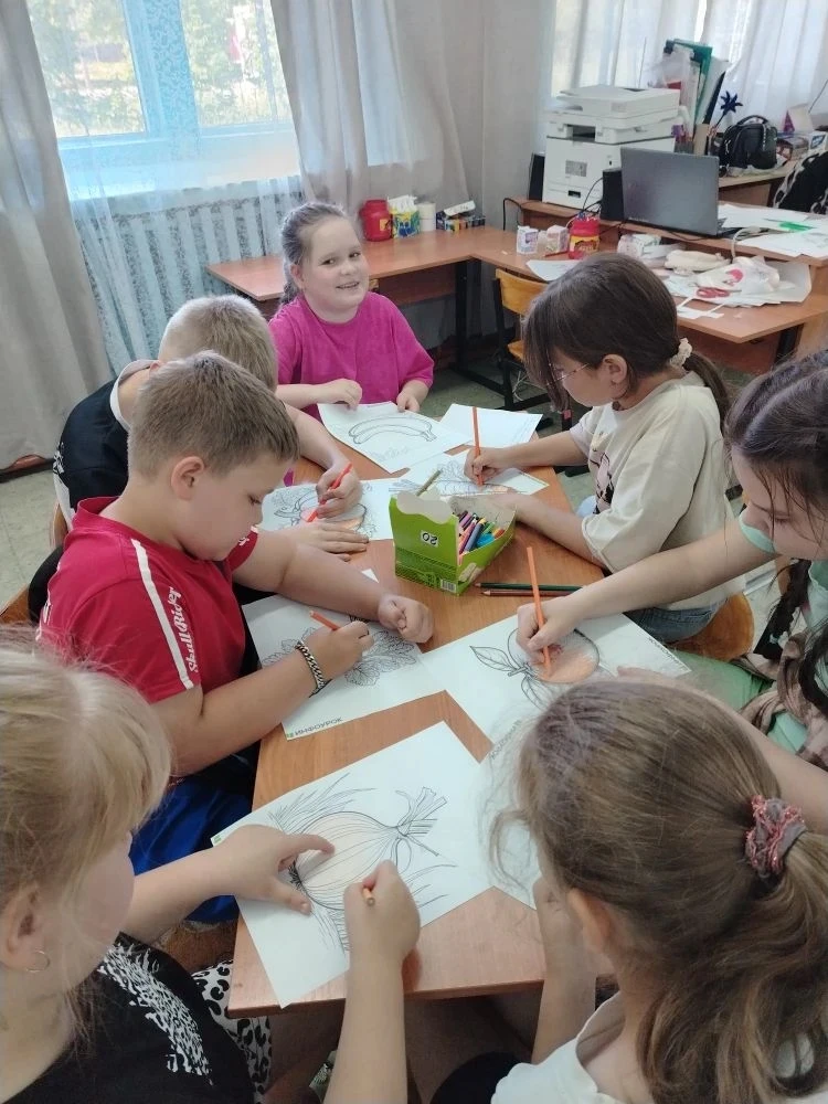 🥕 День свежих овощей в нашем школьном лагере!🍆 

Сегодня у нас был настоящий витаминный бум!  Ребя