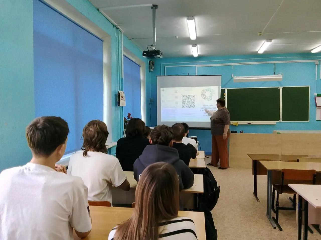 В рамках профориентационного курса «Россия — мои горизонты» с учениками МБОУ ЦО № 41 бы...