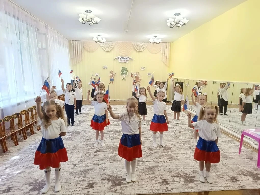 Воспитанники детского сада присоединяются к акции "Флаги России"
#ФлагиРоссии