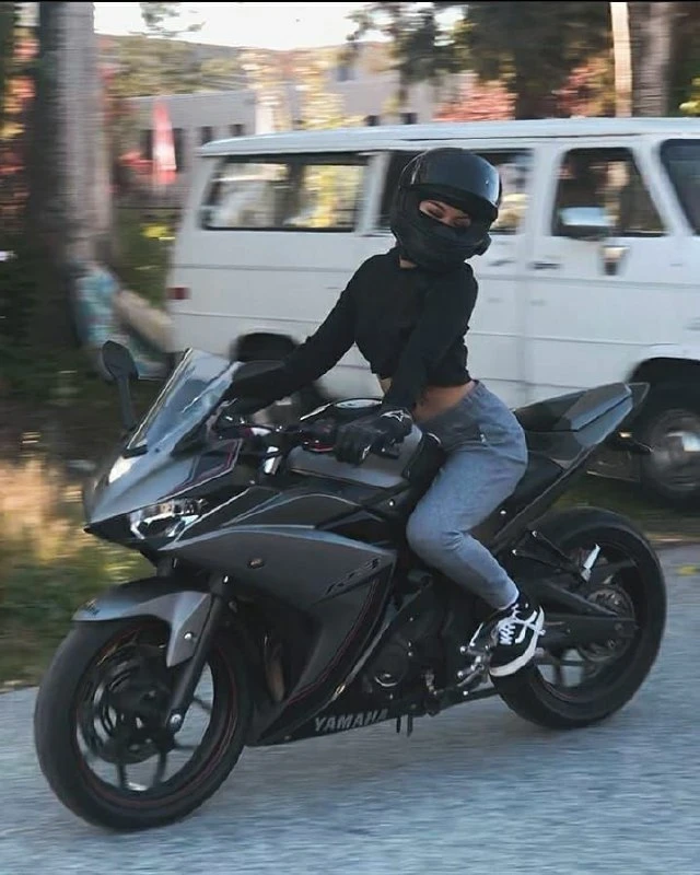Yamaha R3 — black and bold ⚫️🏍️