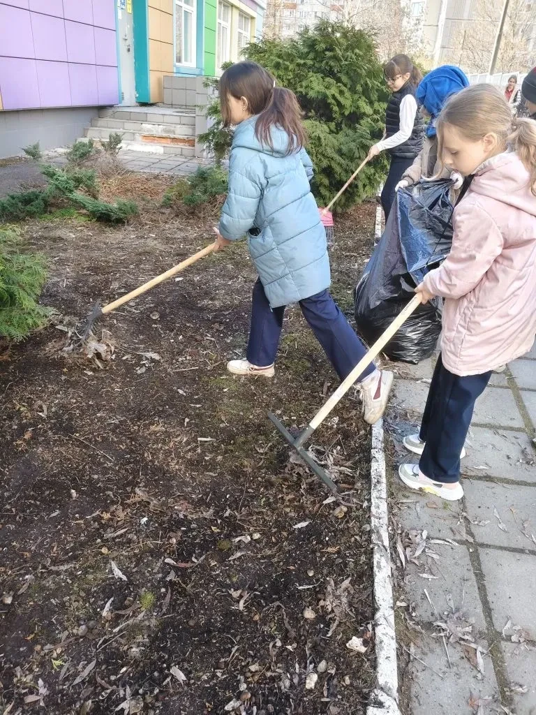 "Сердца в заботе": Орлята 4 классов вышли на субботник!   Наши юные активисты из 4 классов, настоящи