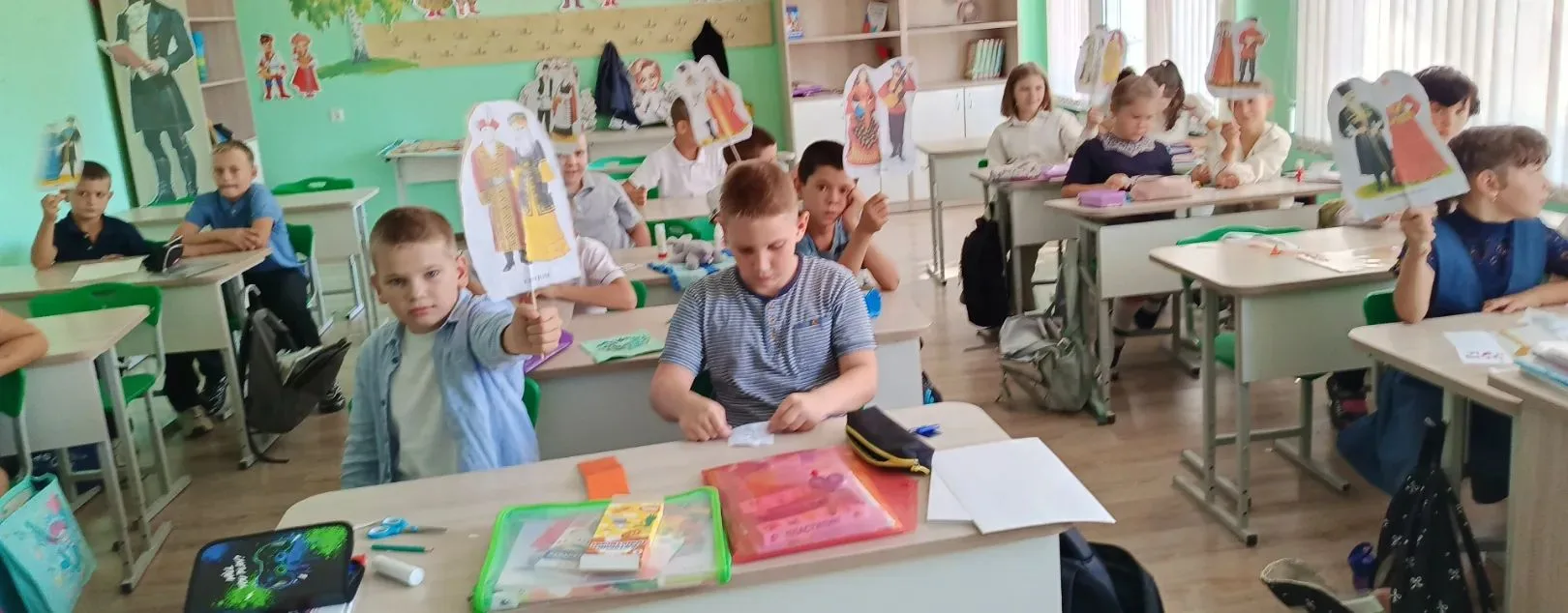 В нашей школе впервые проходят мероприятия, посвящённые Дню языков народов Российской Ф...