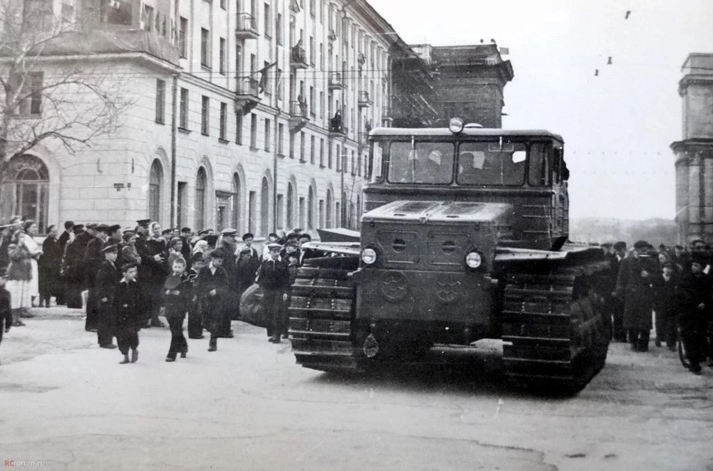 🚜«Русские машины более прогрессивны, чем британские и американские». От телеги до электрифицированно