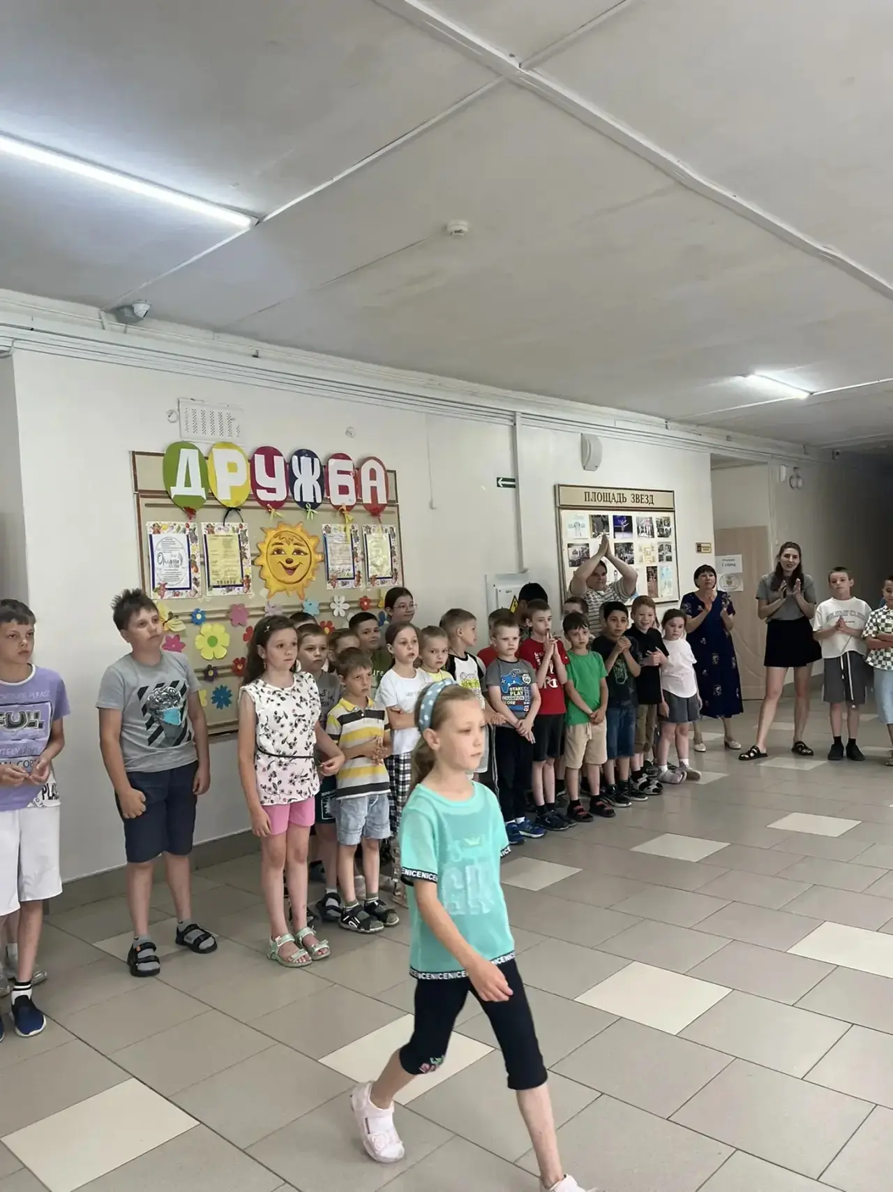 В пришкольном лагере прошёл квест «Лето! Лагерь! Дружба!» Дети,путешествуя по станциям,погрузились в