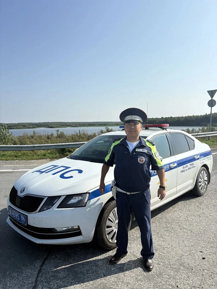🤝Жительница Нижневартовска поблагодарила сотрудников Госавтоинспекции за помощь на дороге
