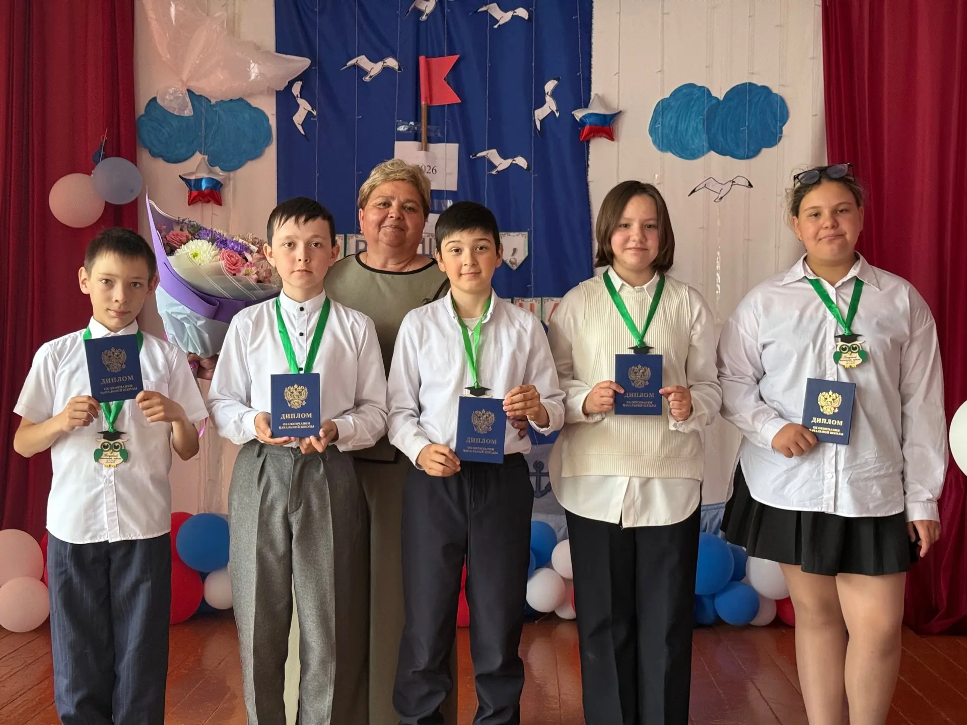 01 июня в школе прошел праздник «Прощай, начальная школа!» для учащихся 4-го класса и их родителей. 
