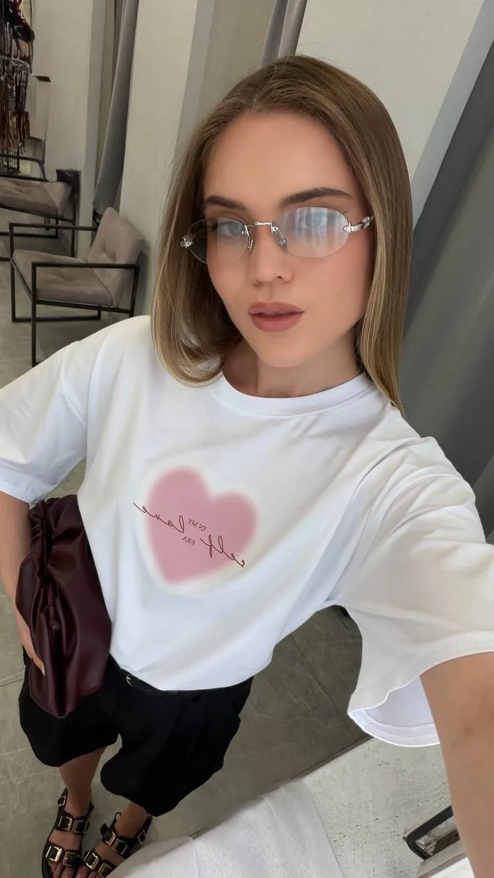 Шорты в наличии еще в черном цвете💔
Ремень идёт в комплекте
2 190₽

Футболка с принтом - 990₽
Очки 