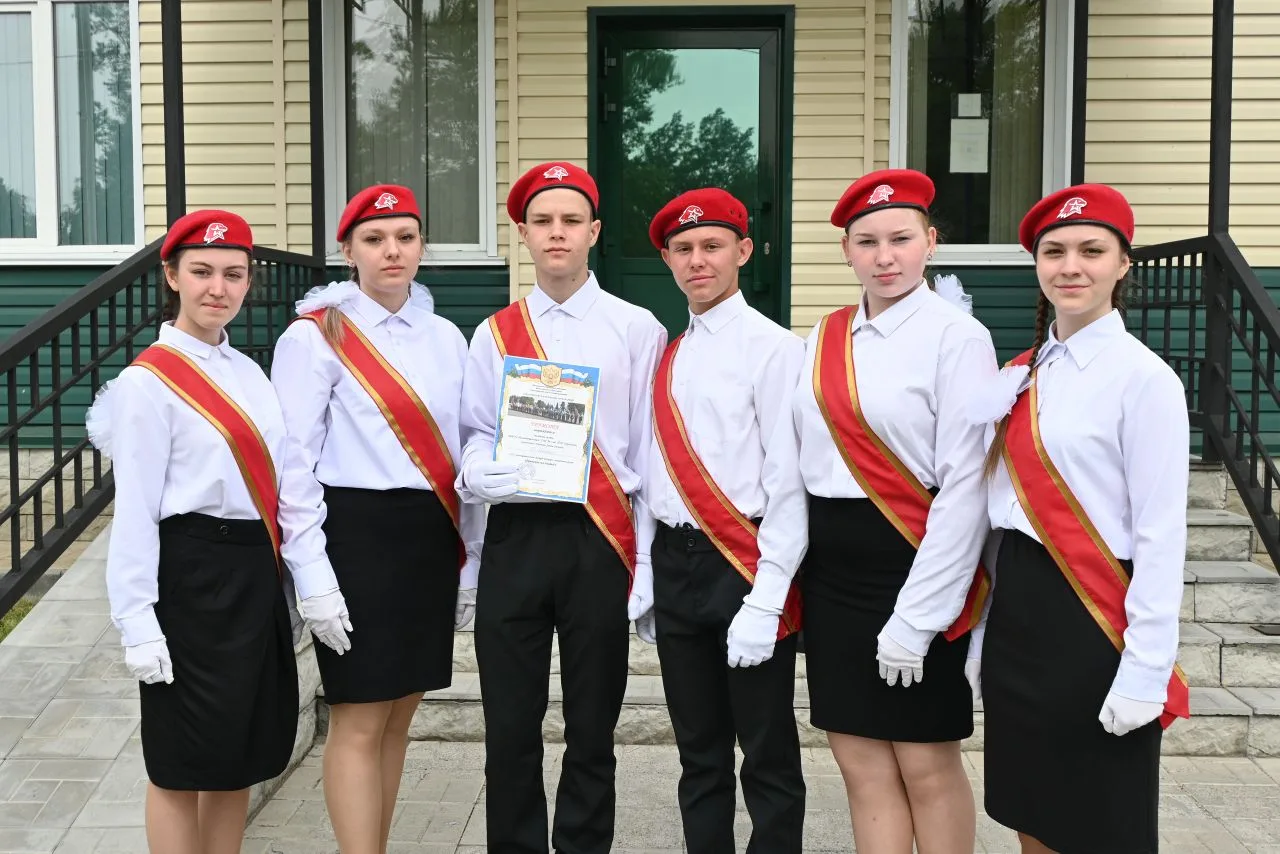 🇷🇺 Знаменная группа школы снова впереди всех!